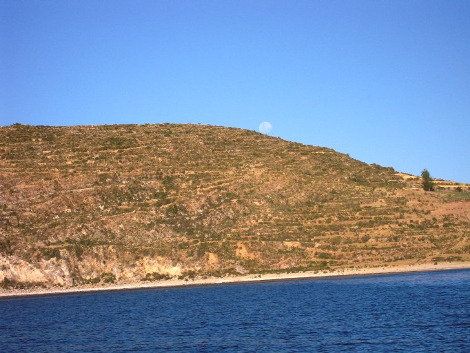 Moon over Isla del Sol